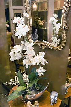 **  פריז Hotel D'Argenson צרפת