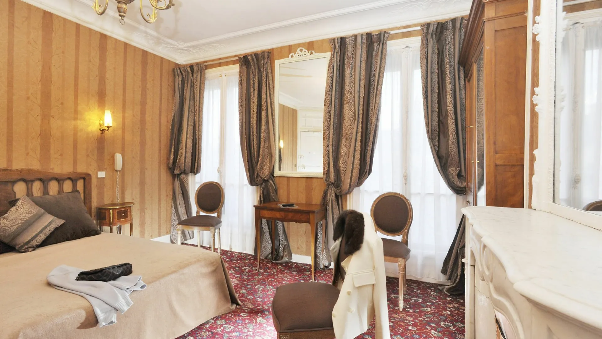 פריז Hotel D'Argenson צרפת